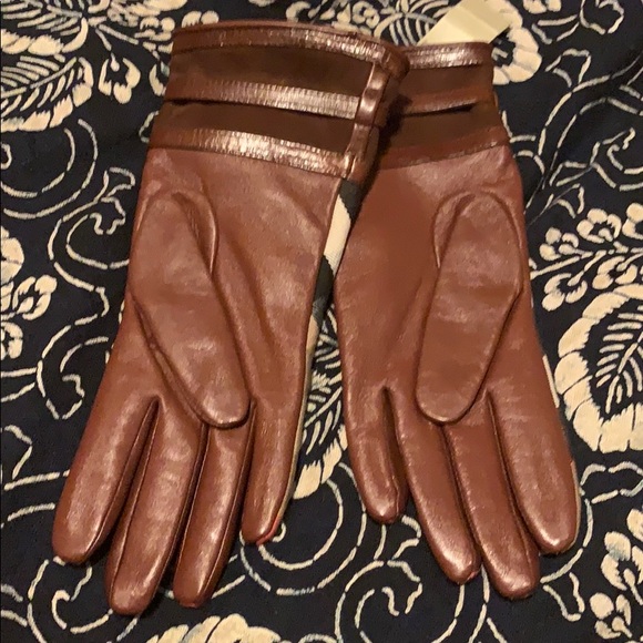 Burberry Gloves - Picture 7 of 8